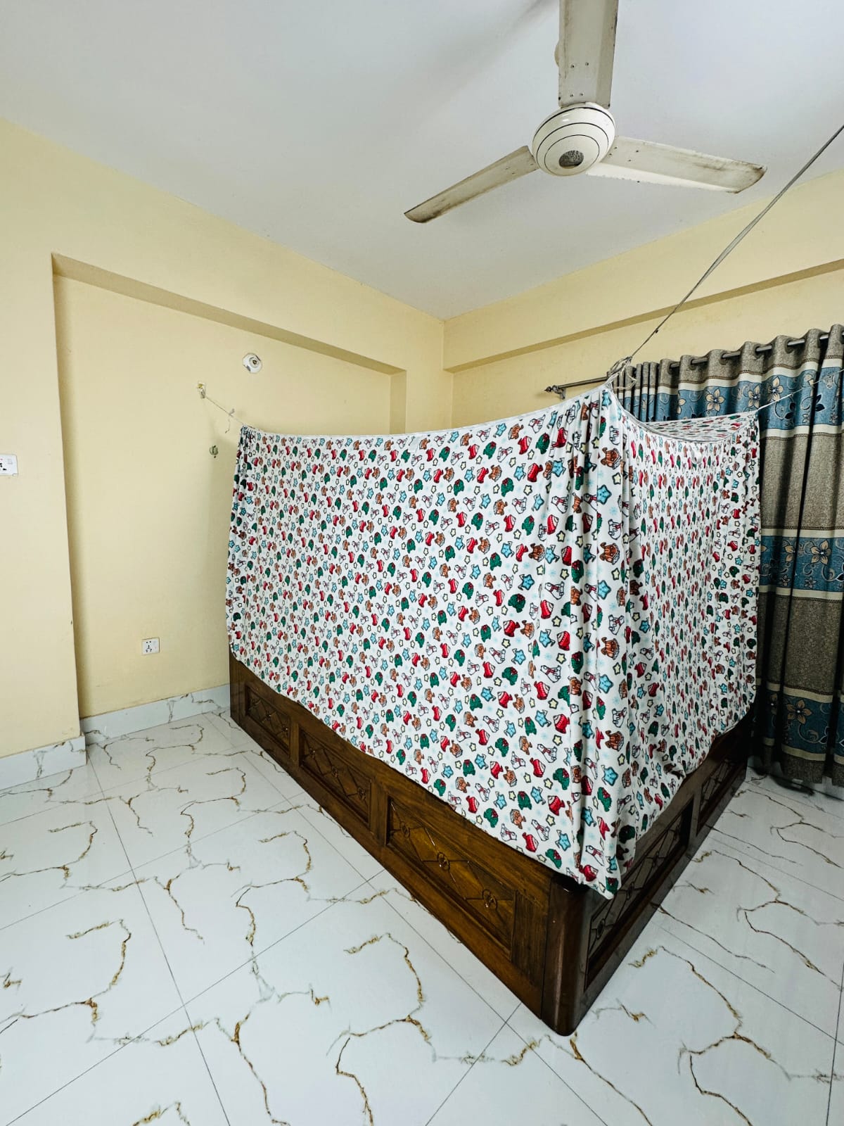 চায়না থেকে ইম্পোর্টেড প্রিমিয়াম মেলবোর্ন ফেব্রিকের তৈরি কম্বল মশারি